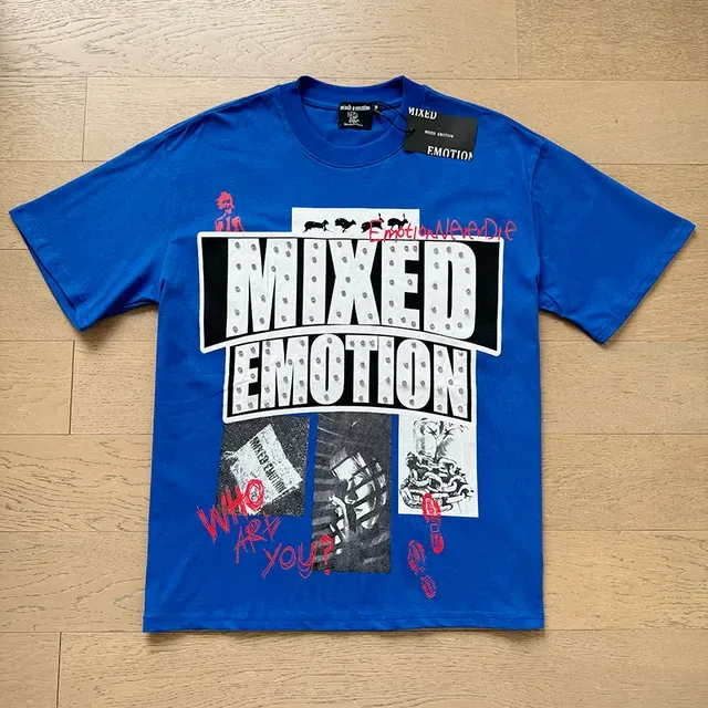 تي شيرت Mixed Emotion أزرق وأحمر بطبعة جرافيك وخط ماركي 2