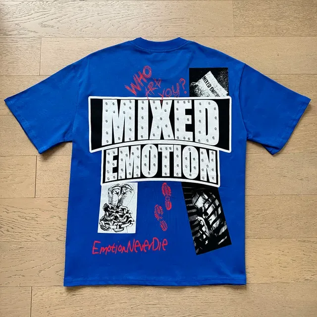 تي شيرت Mixed Emotion أزرق وأحمر بطبعة جرافيك وخط ماركي 4