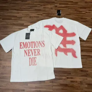Mixed Emotion Emotions Never Die স্টাডেড গ্রাফিক টি-শার্ট