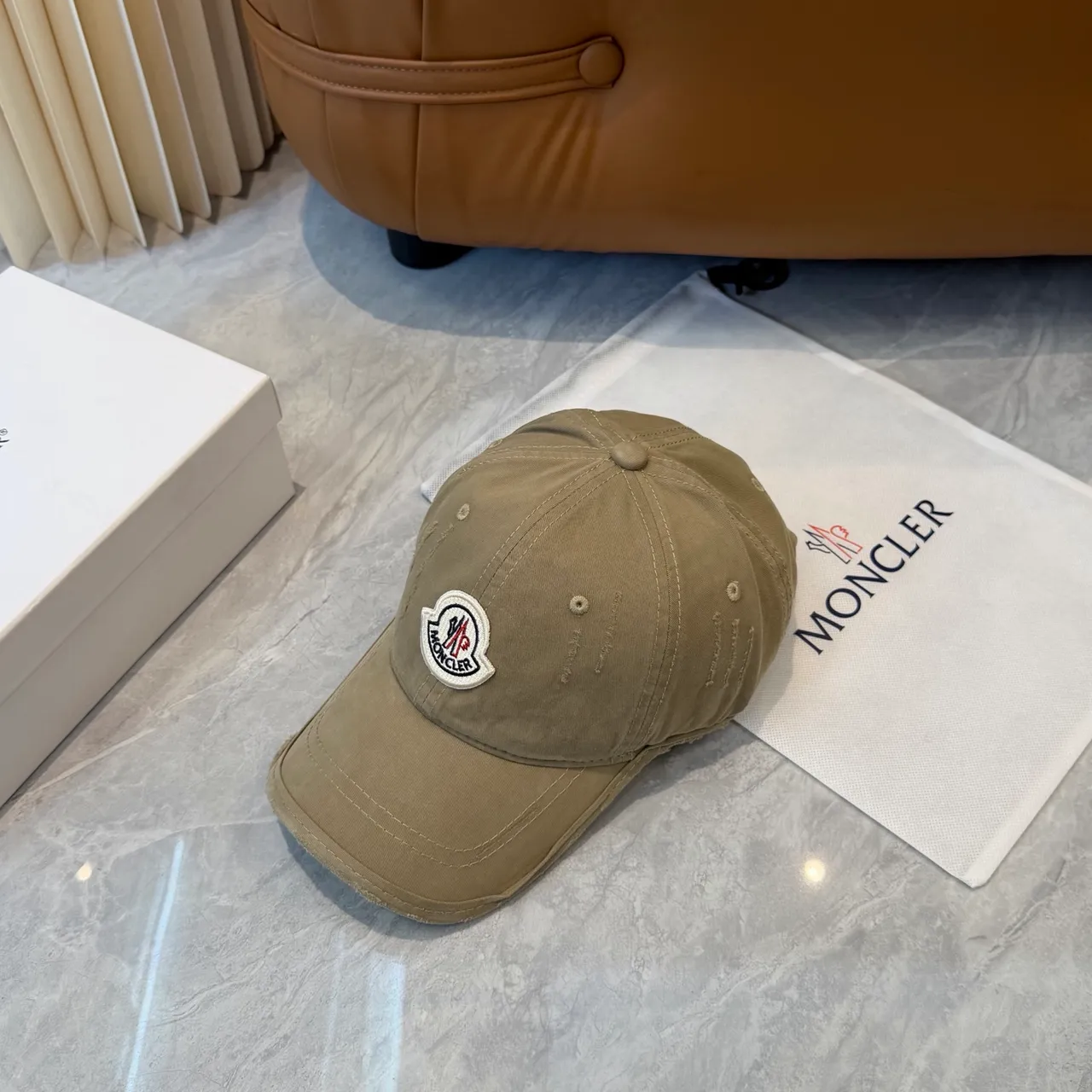 Moncler Bege Branco Distressed Wash Logo Bordado Boné de beisebol 4