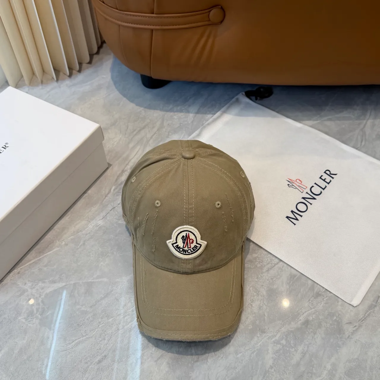 Moncler Bege Branco Distressed Wash Logo Bordado Boné de beisebol 5