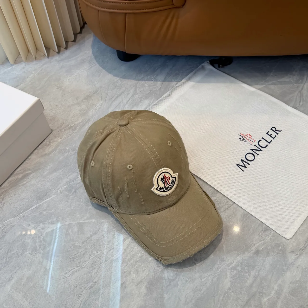 Moncler Bege Branco Distressed Wash Logo Bordado Boné de beisebol 6