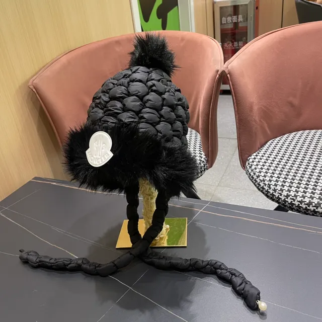 Moncler Noir Beige Bordé de Fourrure Bonnet Tricoté Couronne 4