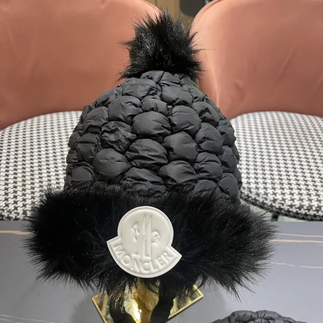 Moncler Noir Beige Bordé de Fourrure Bonnet Tricoté Couronne 6