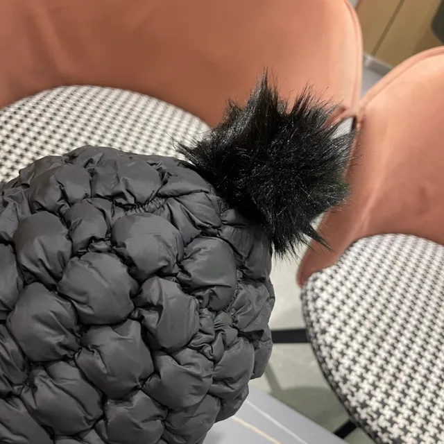 Moncler Noir Beige Bordé de Fourrure Bonnet Tricoté Couronne 8