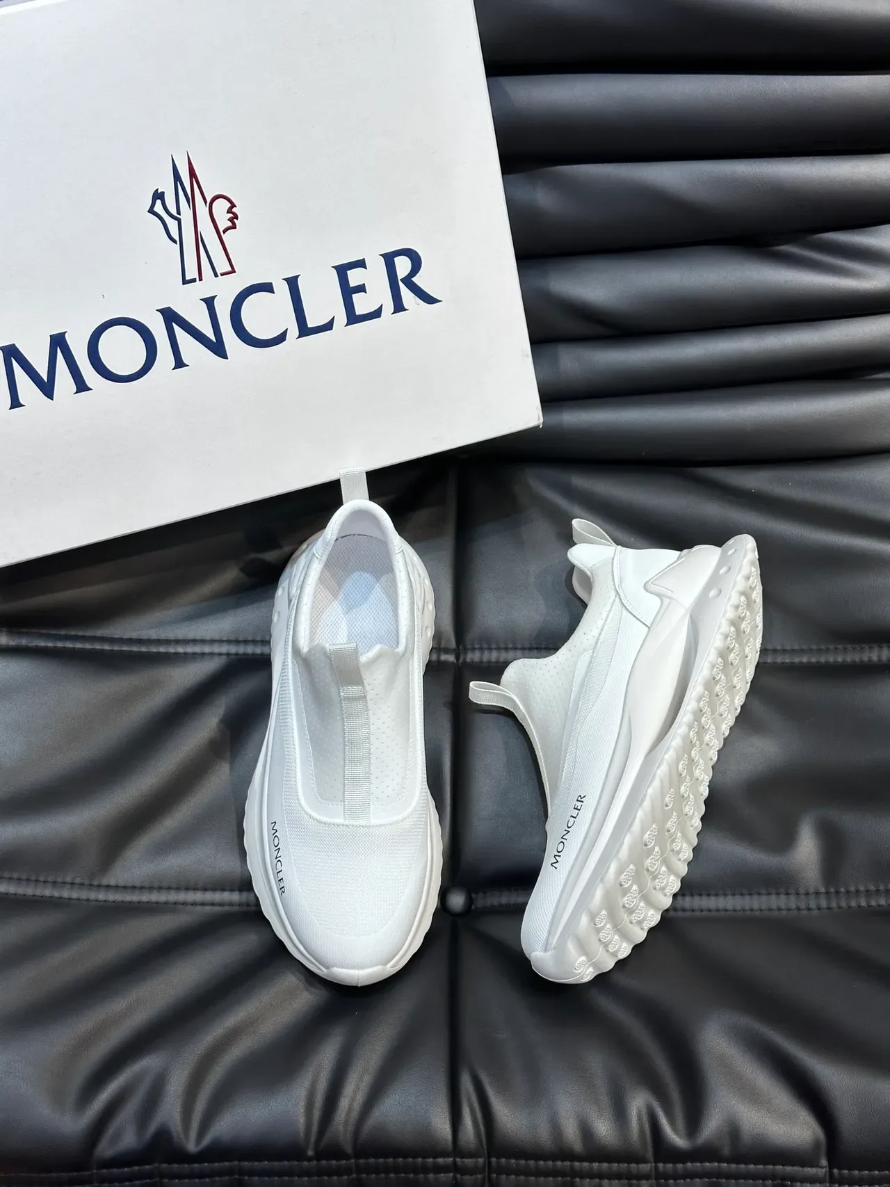 Moncler 白色拖鞋式生活运动鞋 3