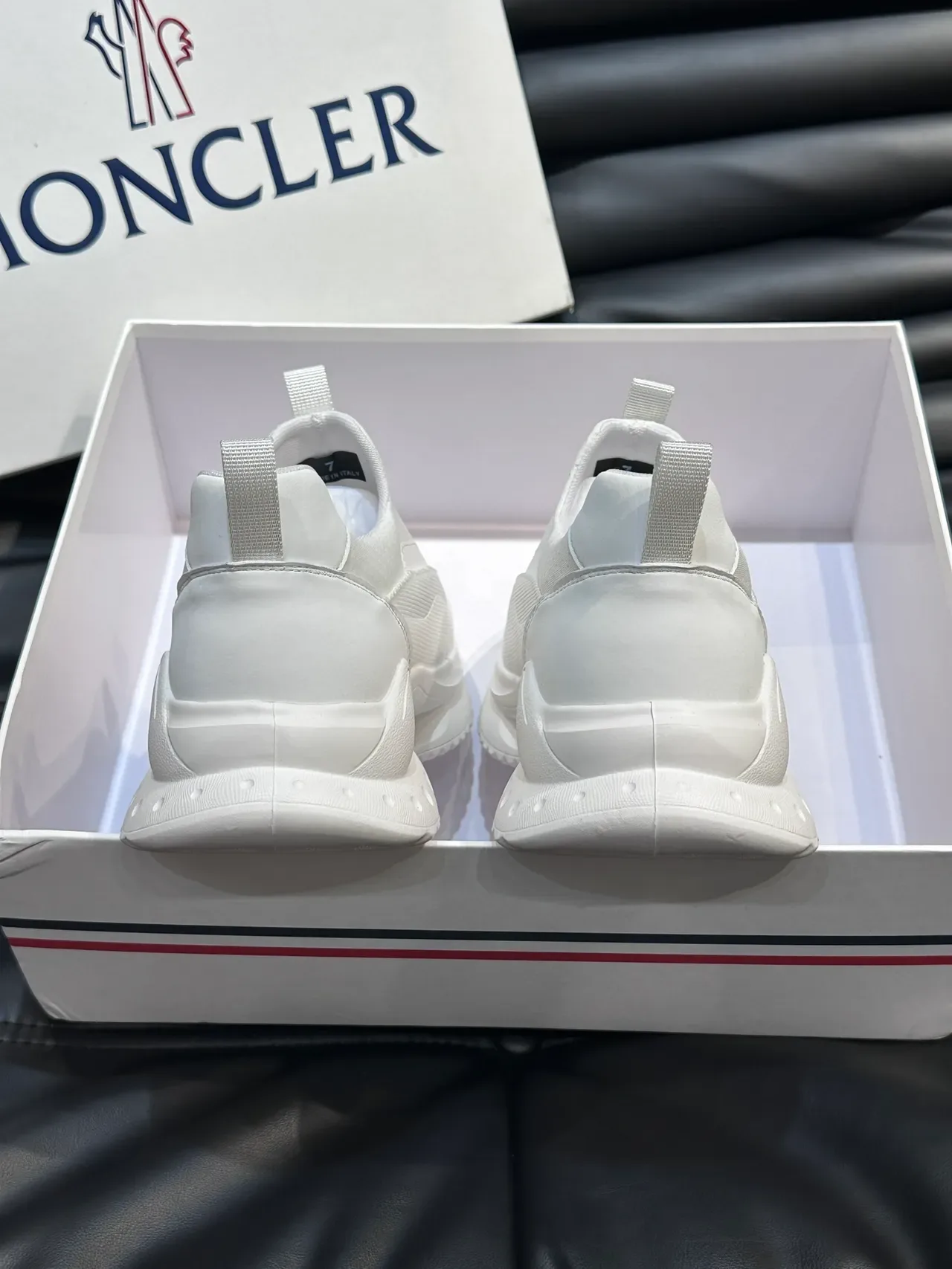 Moncler 白色拖鞋式生活运动鞋 4