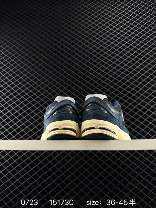 New Balance 2002 R أزرق بحري بيج سويد و شبكي الجزء العلوي حذاء رياضي أسلوب حياة 3
