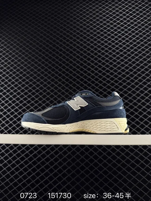 New Balance 2002 R أزرق بحري بيج سويد و شبكي الجزء العلوي حذاء رياضي أسلوب حياة 5