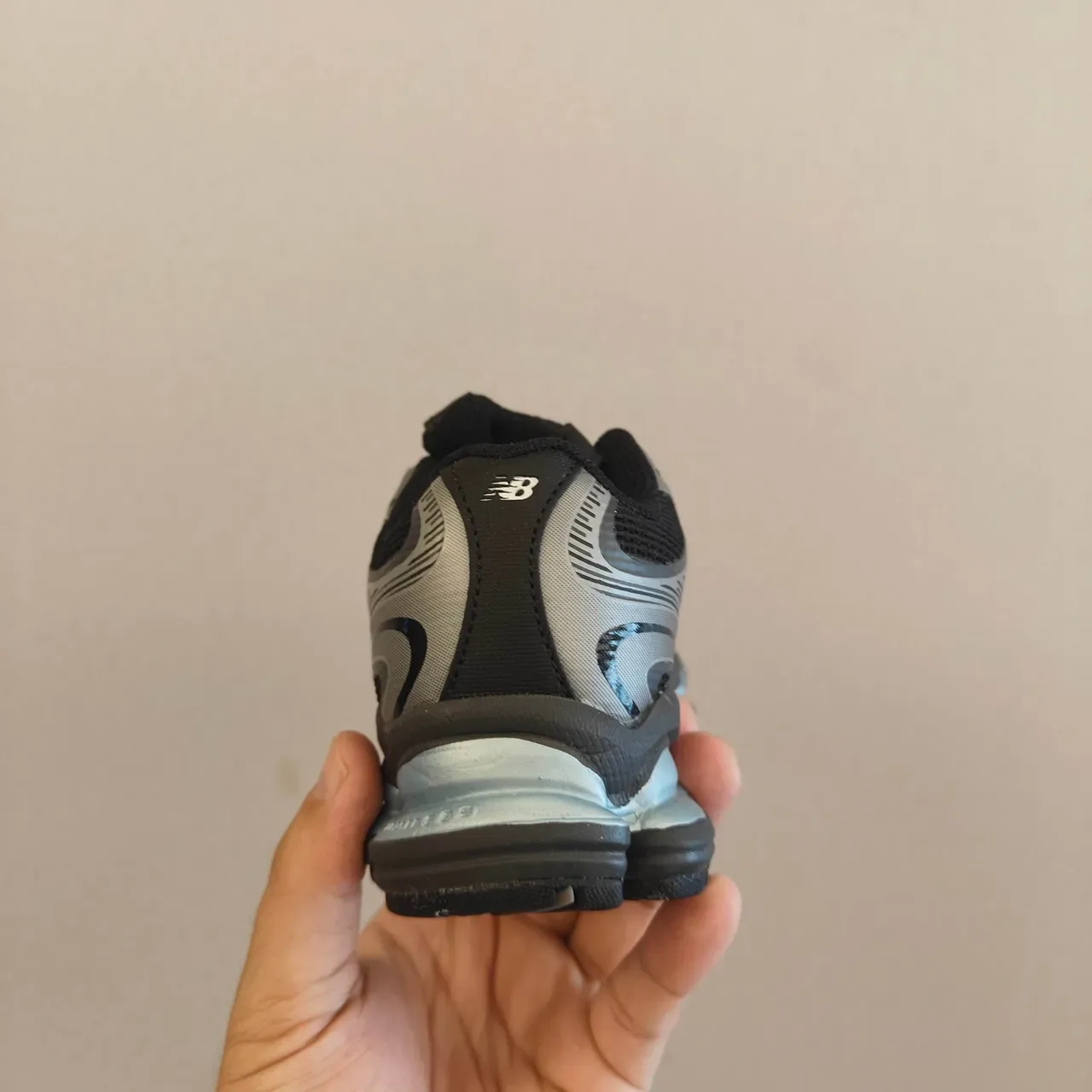 New Balance 2002R Preto Cinza Translucido Pod Tênis Lifestyle 16