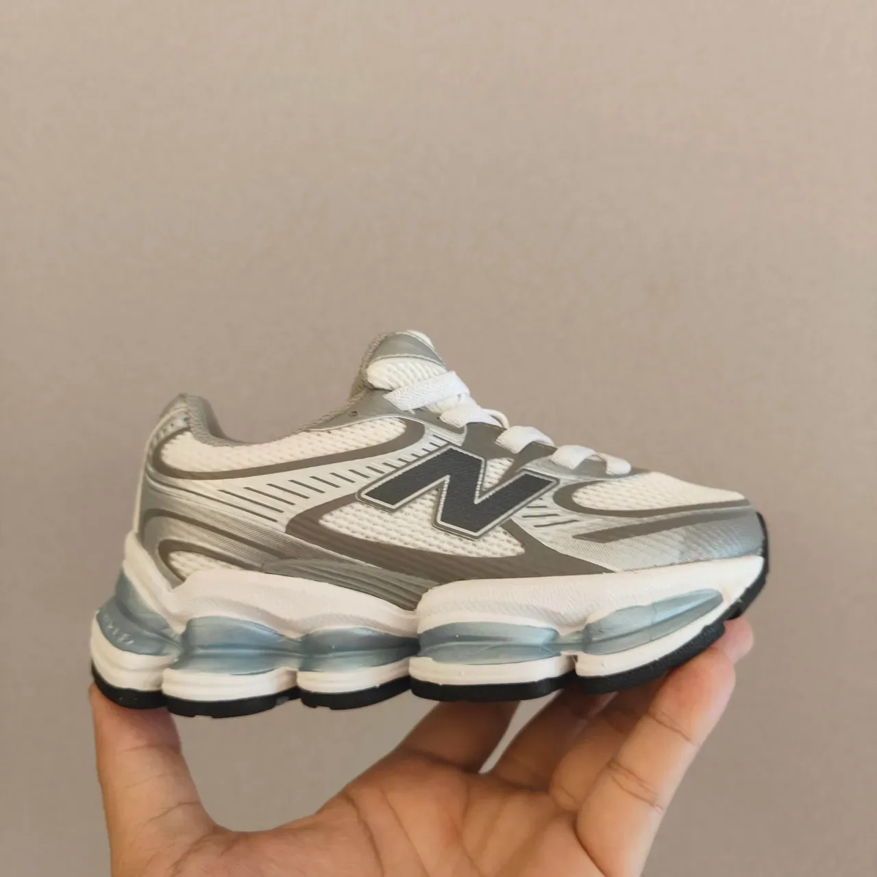 New Balance 2002R Preto Cinza Translucido Pod Tênis Lifestyle 19