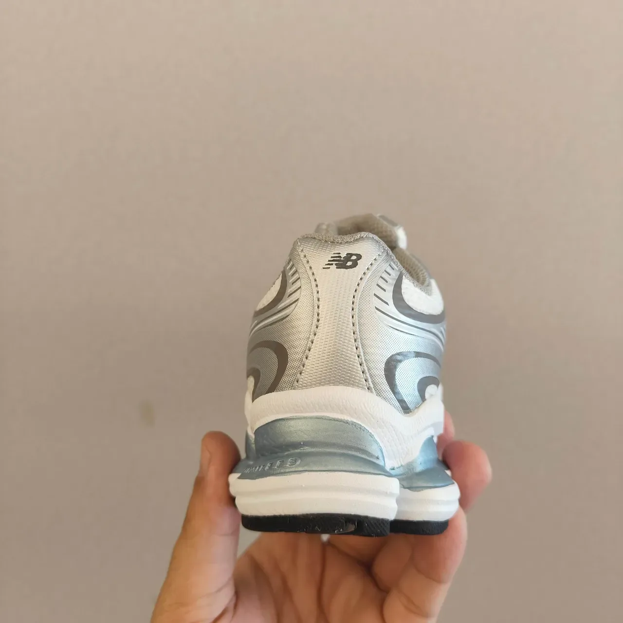 New Balance 2002R Preto Cinza Translucido Pod Tênis Lifestyle 21