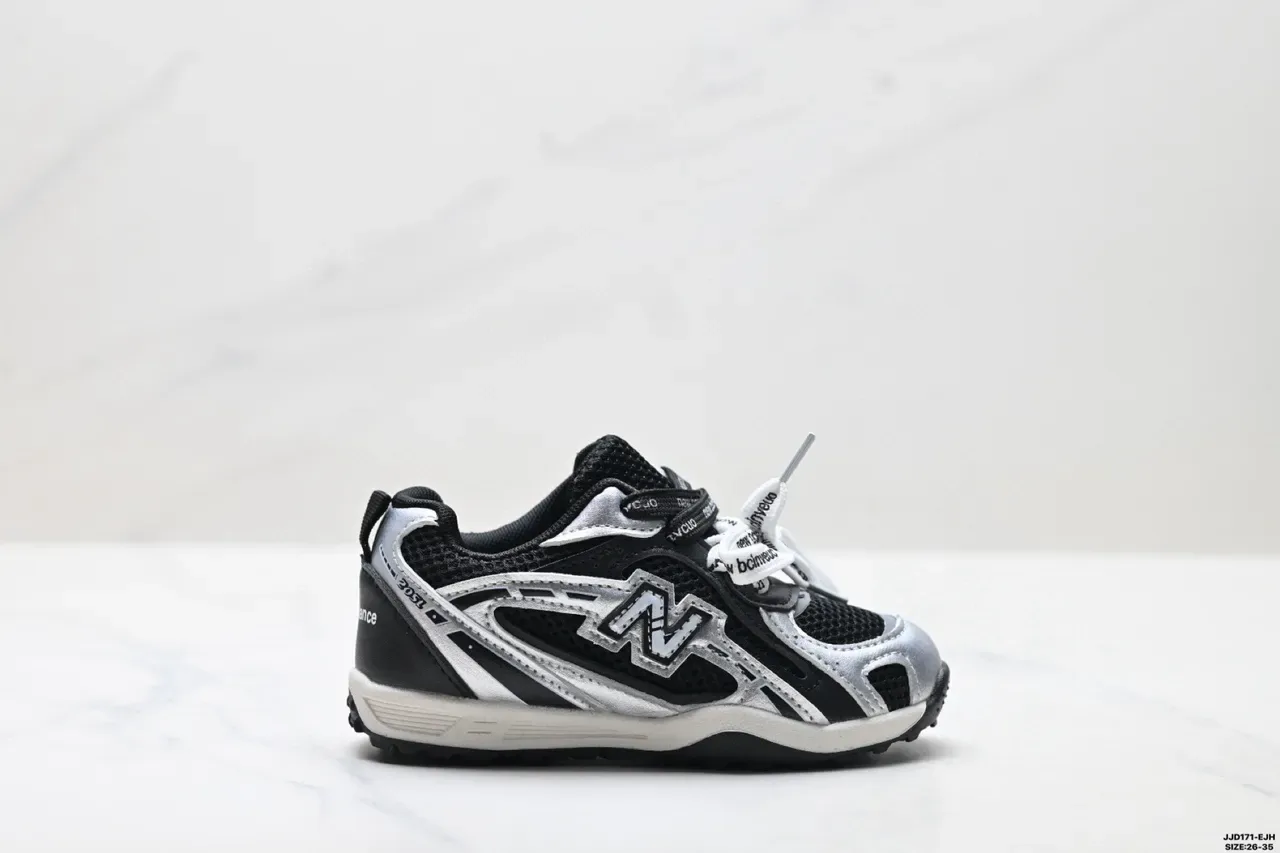 New Balance 2002R Black White sneakers de estilo de vida con upper de malla sintética en jaula con capas 3