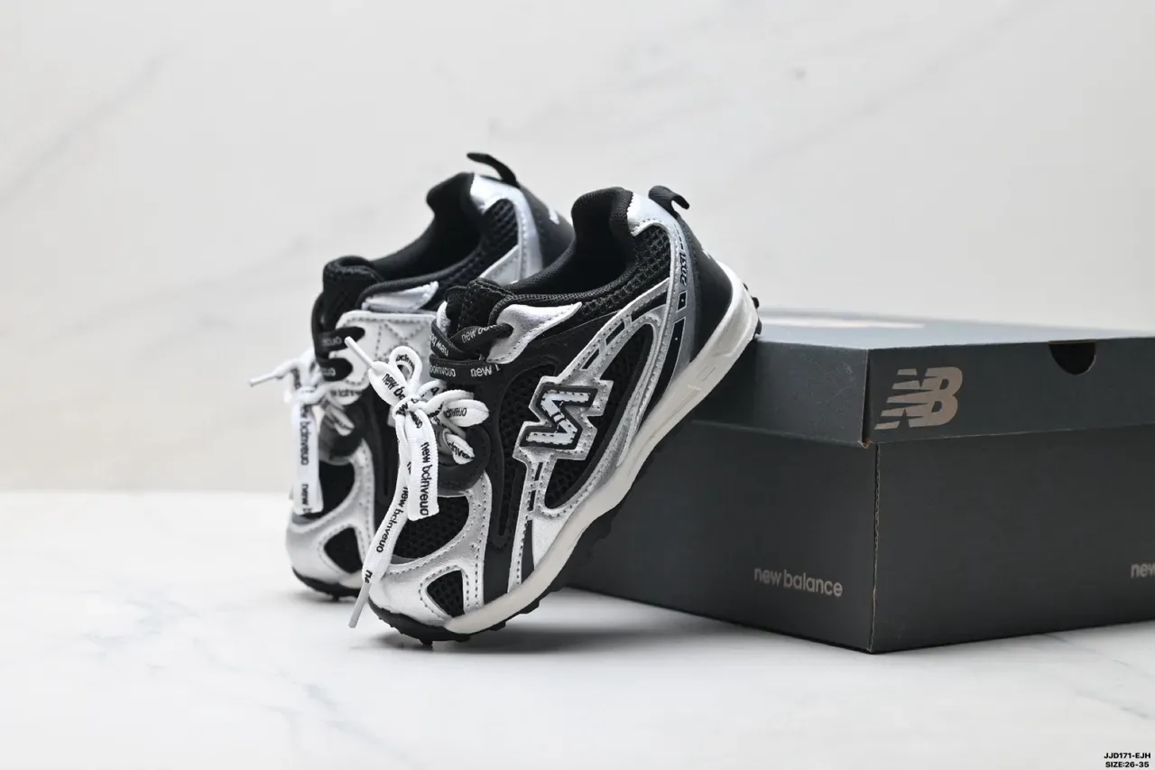 New Balance 2002R Black White sneakers de estilo de vida con upper de malla sintética en jaula con capas 8