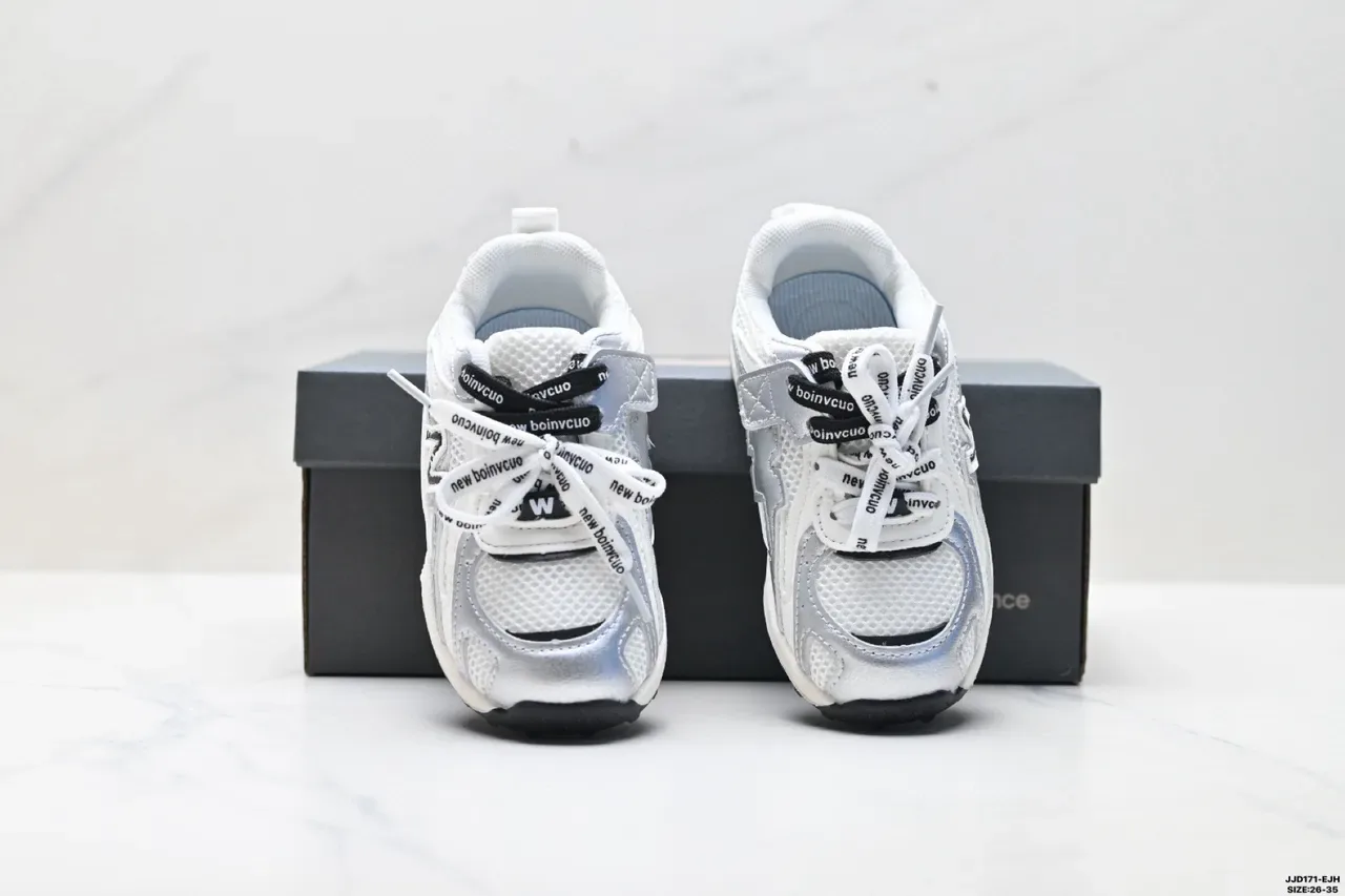 New Balance 2002R Black White sneakers de estilo de vida con upper de malla sintética en jaula con capas 16