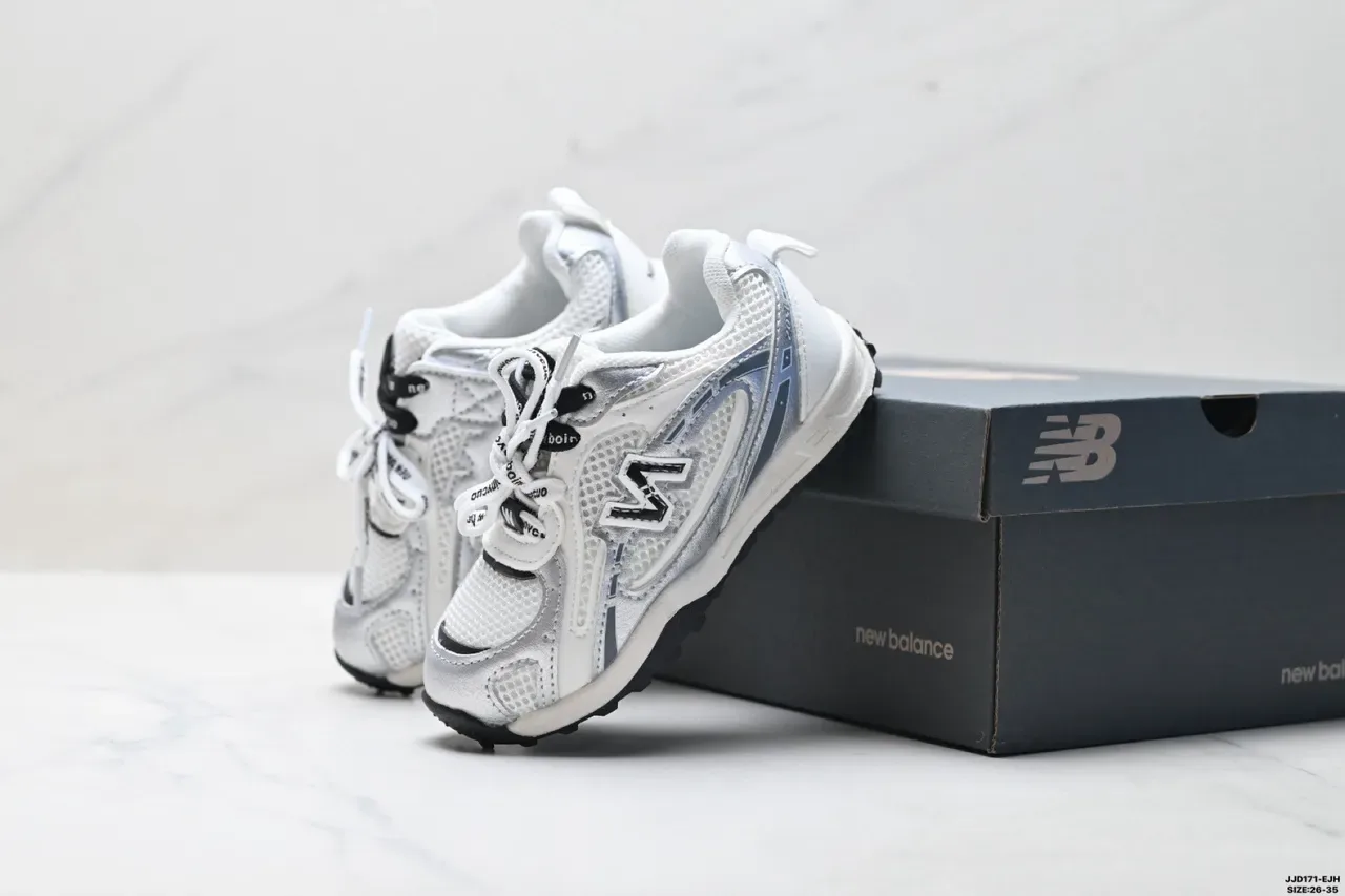 New Balance 2002R Black White sneakers de estilo de vida con upper de malla sintética en jaula con capas 17
