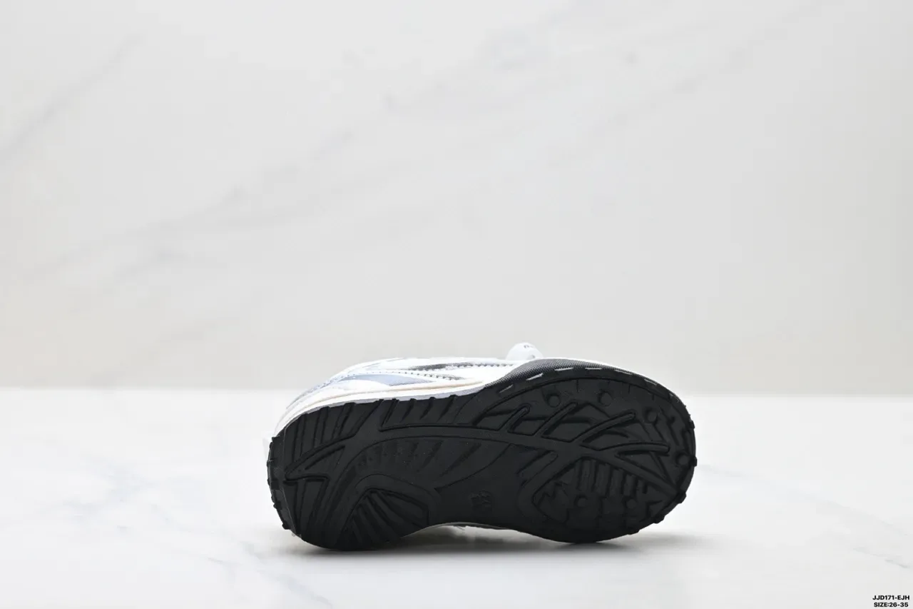 New Balance 2002R Black White sneakers de estilo de vida con upper de malla sintética en jaula con capas 18