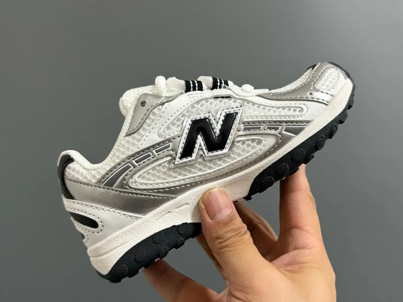 New Balance 204 Beige et Off-White Chaussures Lifestyle 18