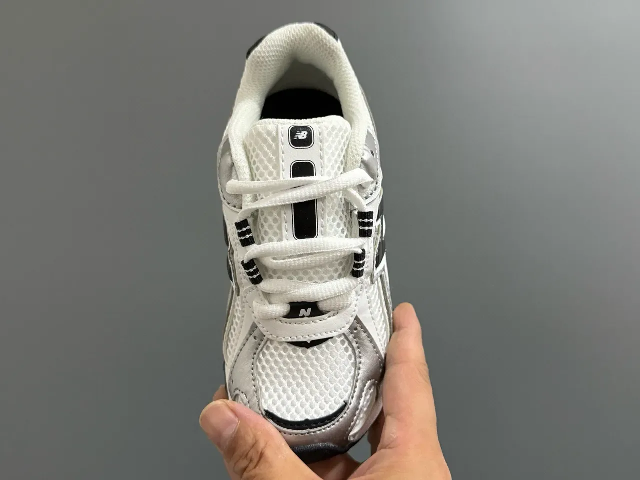 New Balance 204 Beige et Off-White Chaussures Lifestyle 19