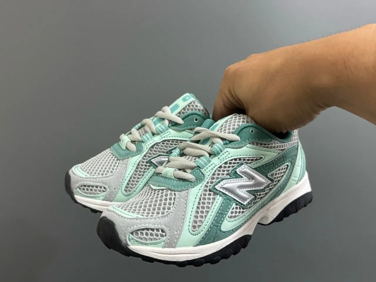 New Balance 204 Beige et Off-White Chaussures Lifestyle 21
