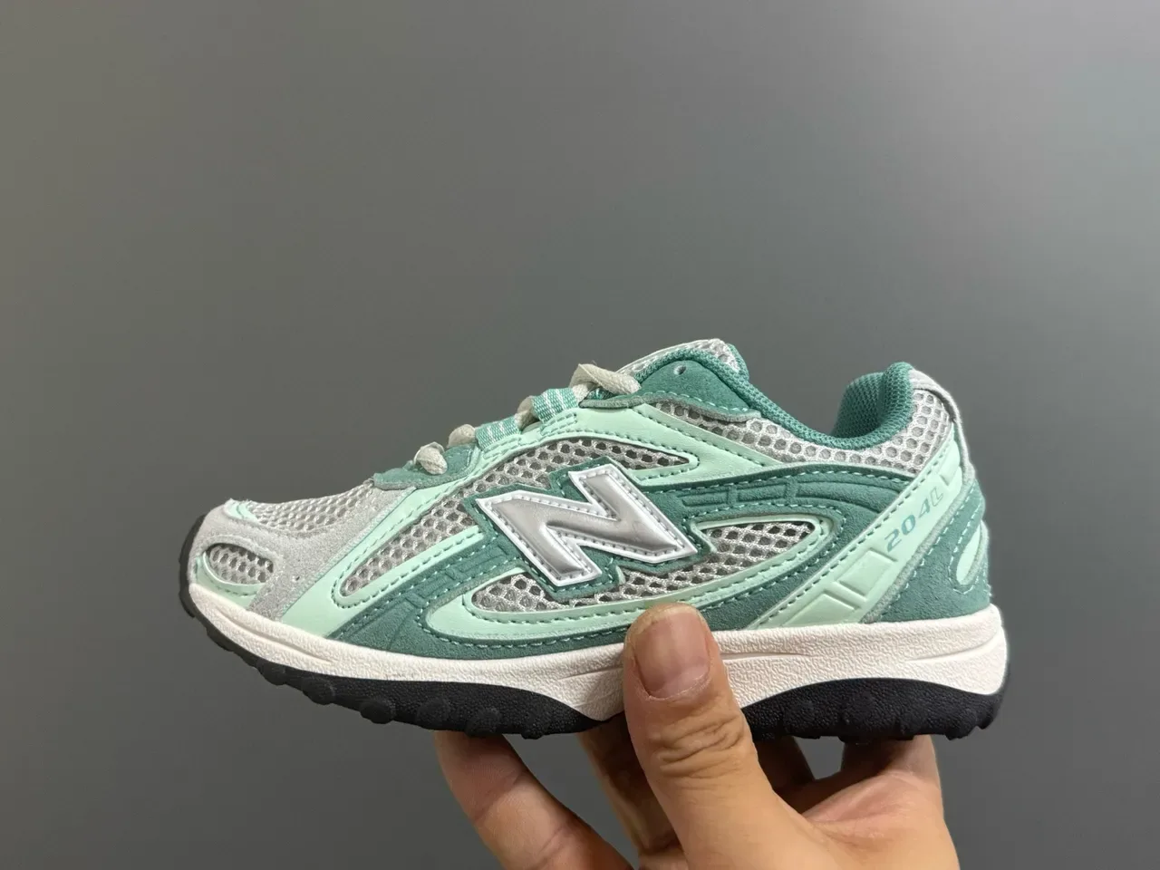 New Balance 204 Beige et Off-White Chaussures Lifestyle 23