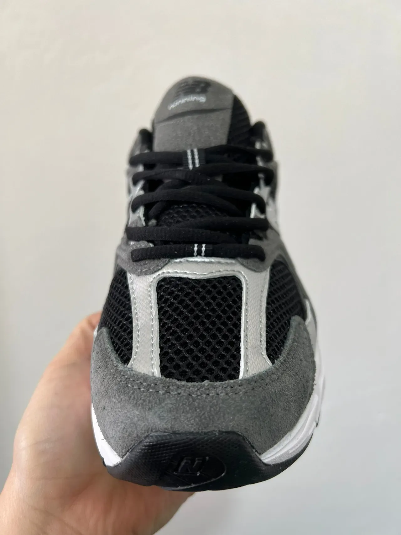 New Balance 530 Noir Gris Argent Sneakers lifestyle 4