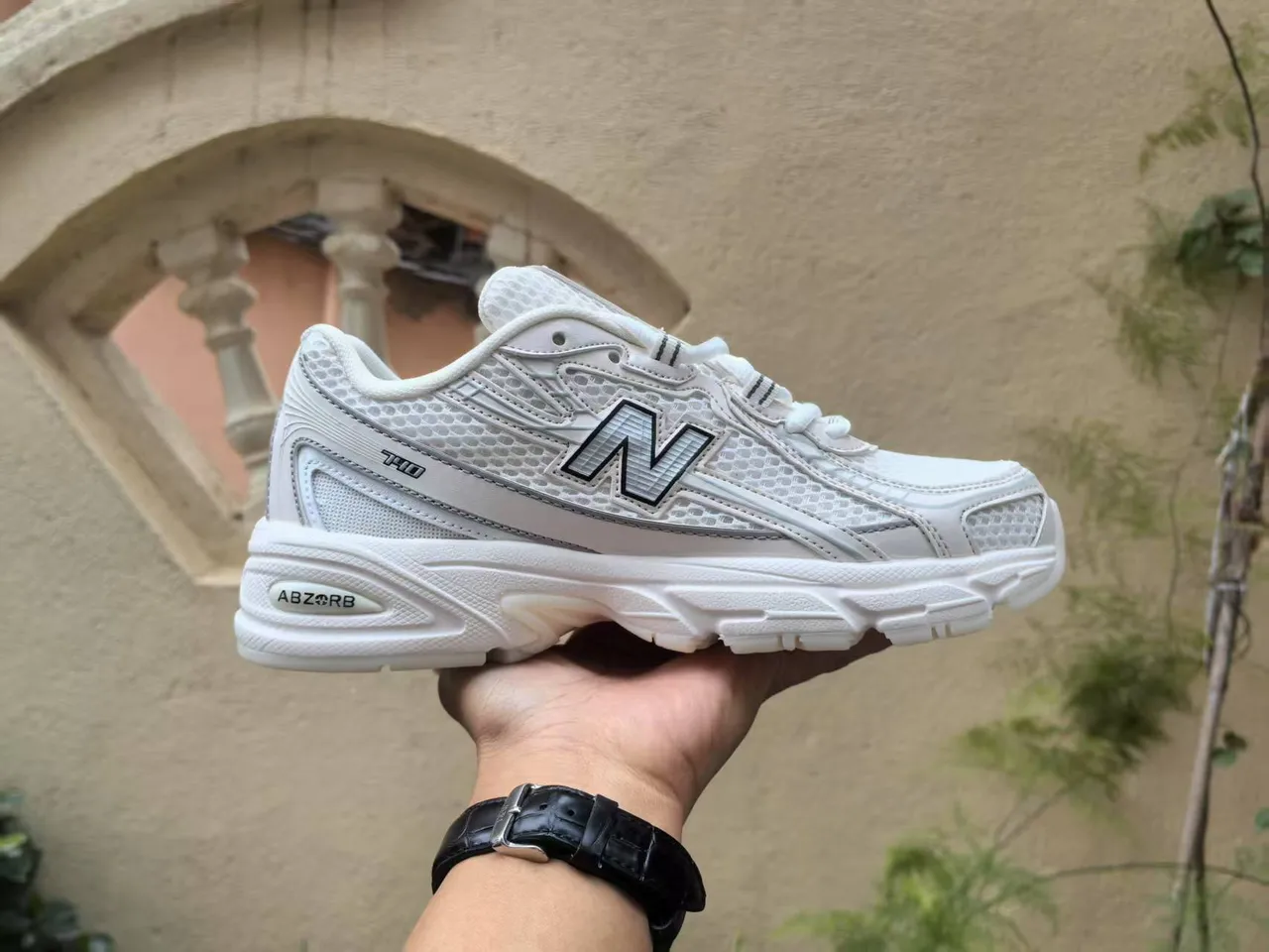 New Balance 740 Blanc Argent Noir Sneakers Lifestyle 5