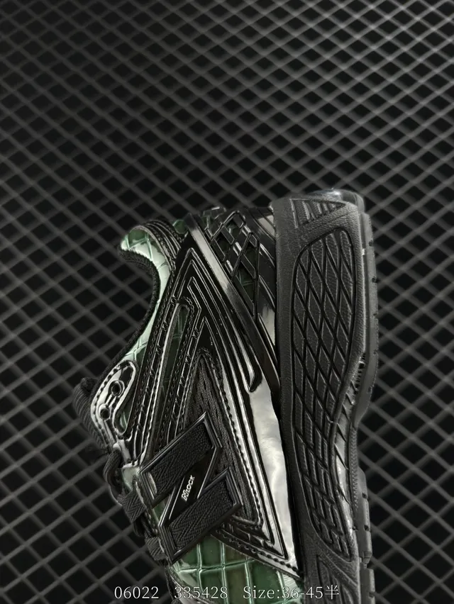 New Balance 906 sneakers chunky noirs avec overlays iridescents en vert 3