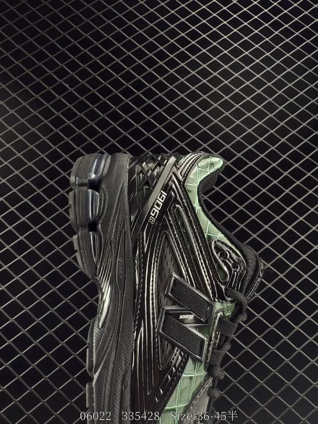 New Balance 906 sneakers chunky noirs avec overlays iridescents en vert 4