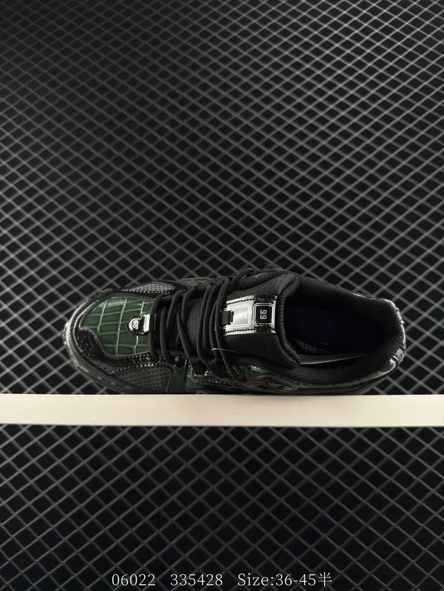 New Balance 906 sneakers chunky noirs avec overlays iridescents en vert 5