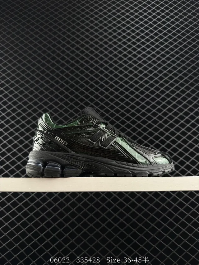 New Balance 906 sneakers chunky noirs avec overlays iridescents en vert 7