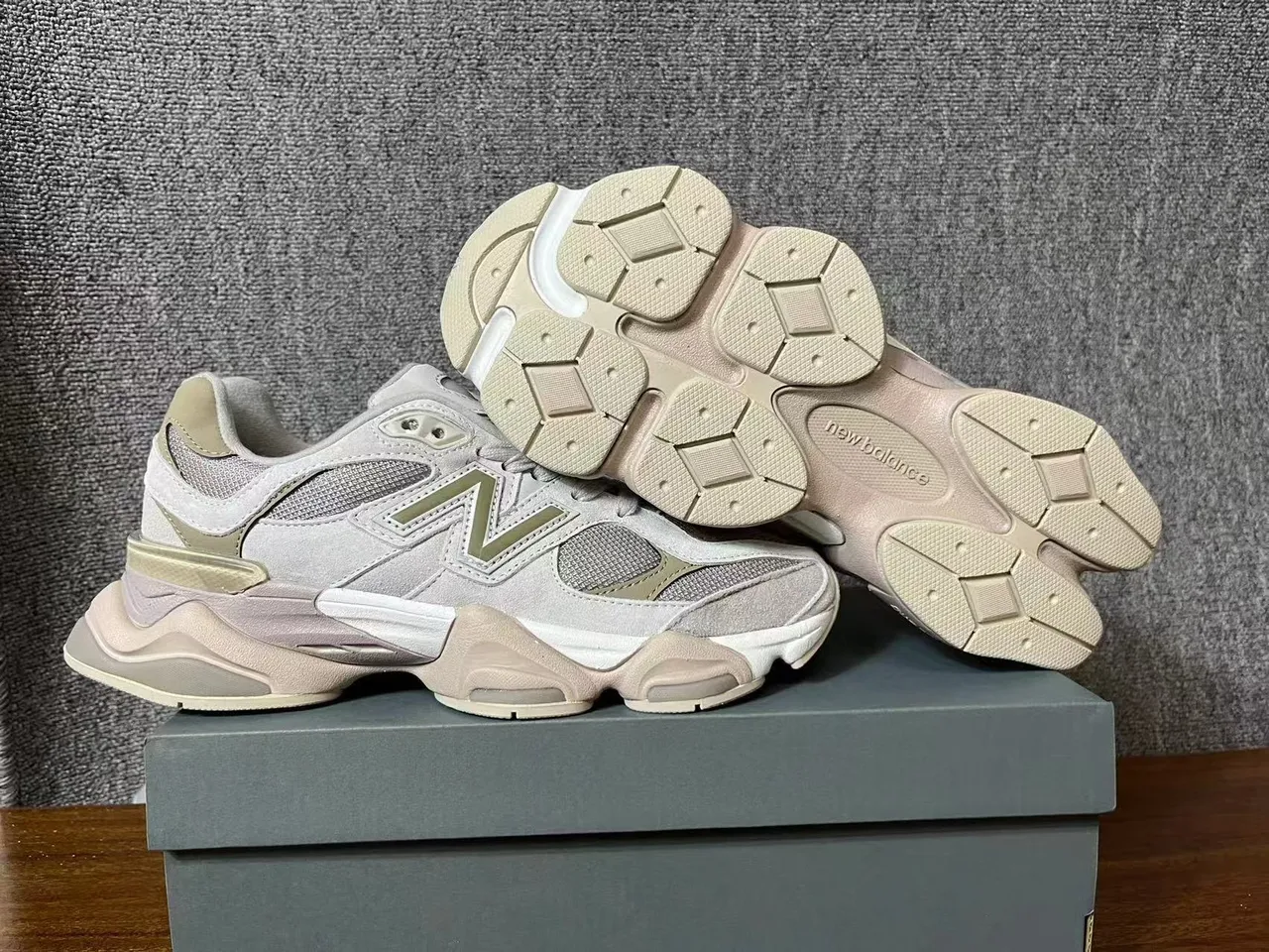 New Balance 9060 Beige Red سيليويت وسادة وسطية متعددة الطبقات أحذية رياضية سميكة 2
