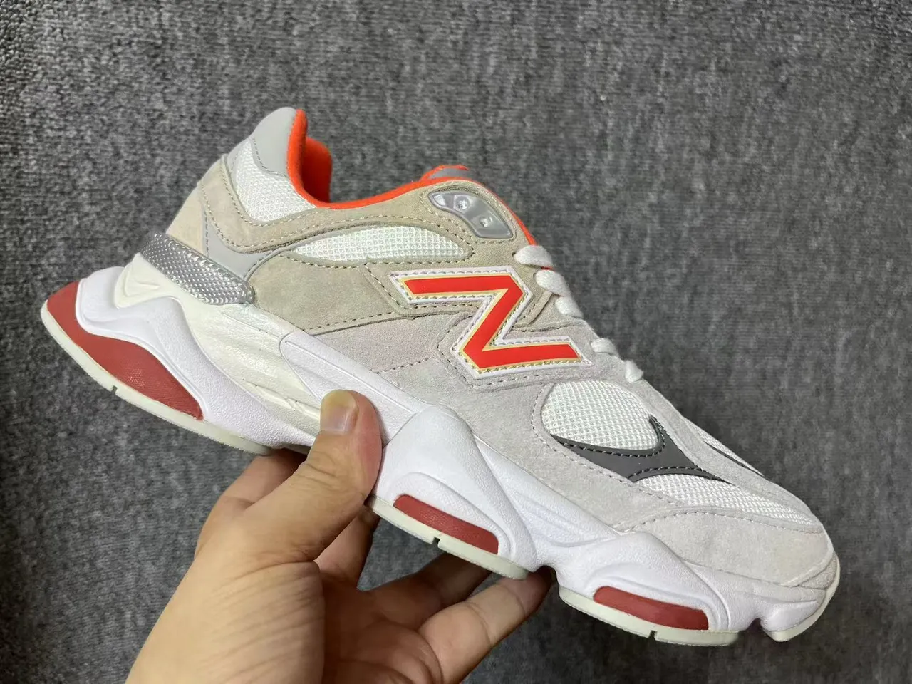 New Balance 9060 Beige Red سيليويت وسادة وسطية متعددة الطبقات أحذية رياضية سميكة 3
