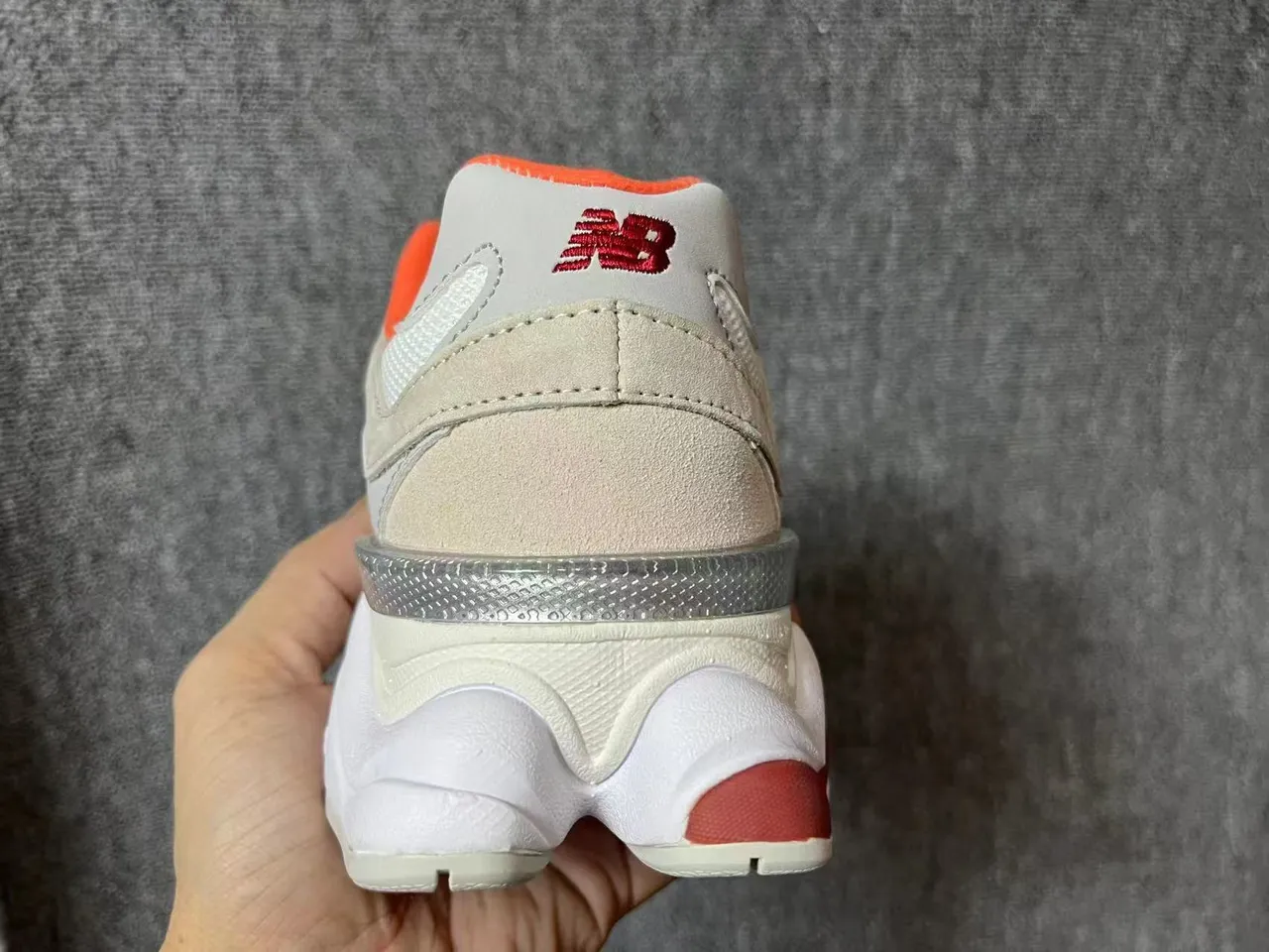 New Balance 9060 Beige Red سيليويت وسادة وسطية متعددة الطبقات أحذية رياضية سميكة 4