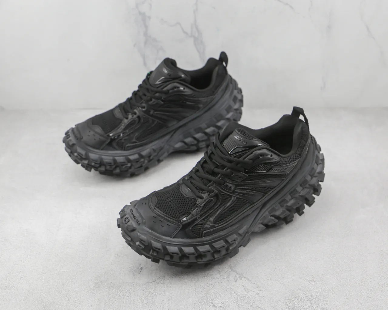 New Balance 9060 حذاء رياضي أسود كبير الحجم 4