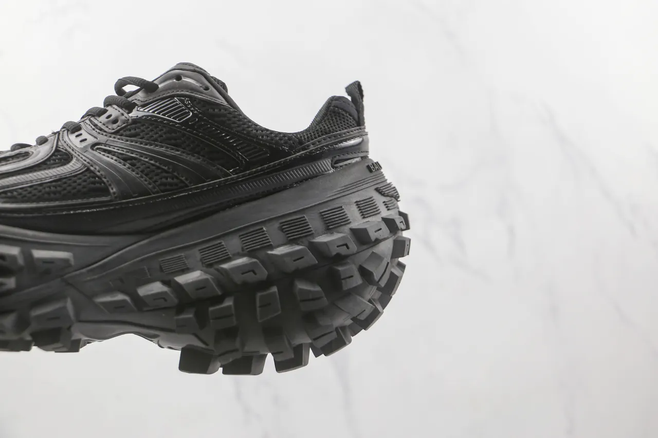 New Balance 9060 حذاء رياضي أسود كبير الحجم 7