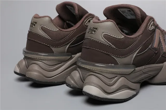 New Balance 9060 Marron Beige Chaussures lifestyle 2