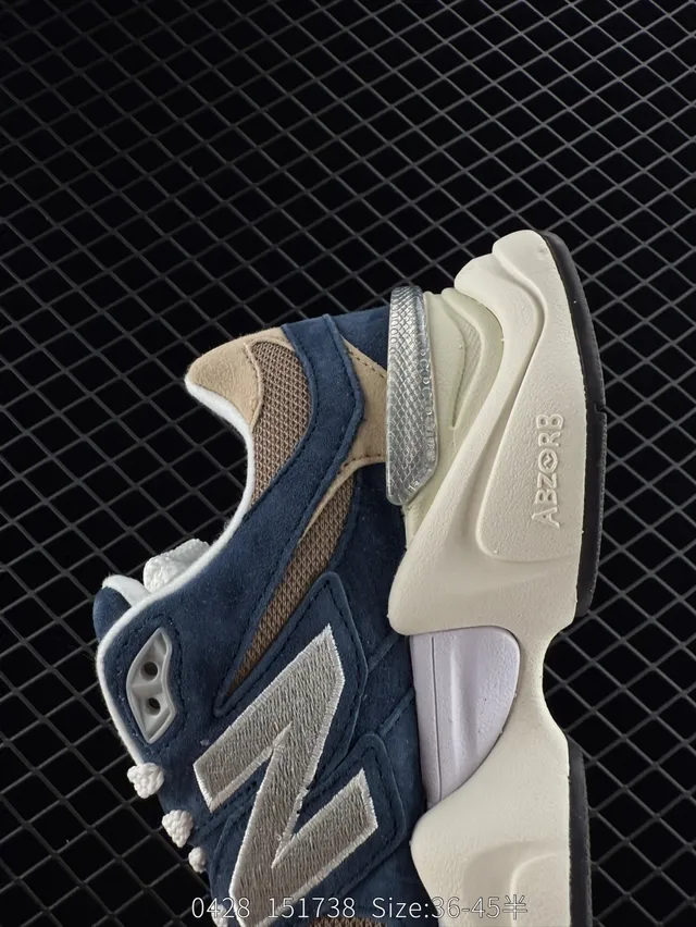 New Balance 9060 Navy and Beige tênis com sola grossa 3