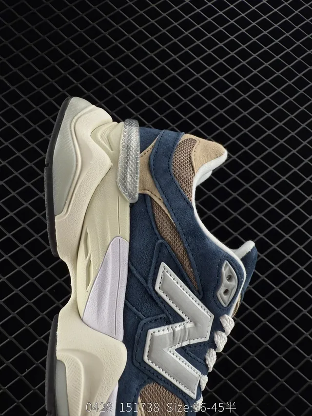New Balance 9060 Navy and Beige tênis com sola grossa 4