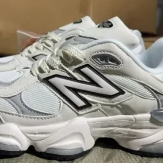 New Balance 9060 Off-White Gray zapatillas chunky