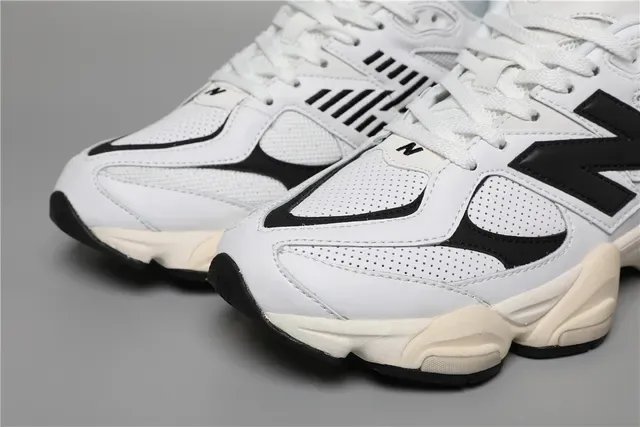 New Balance 9060 White Black Chaussures Lifestyle 4