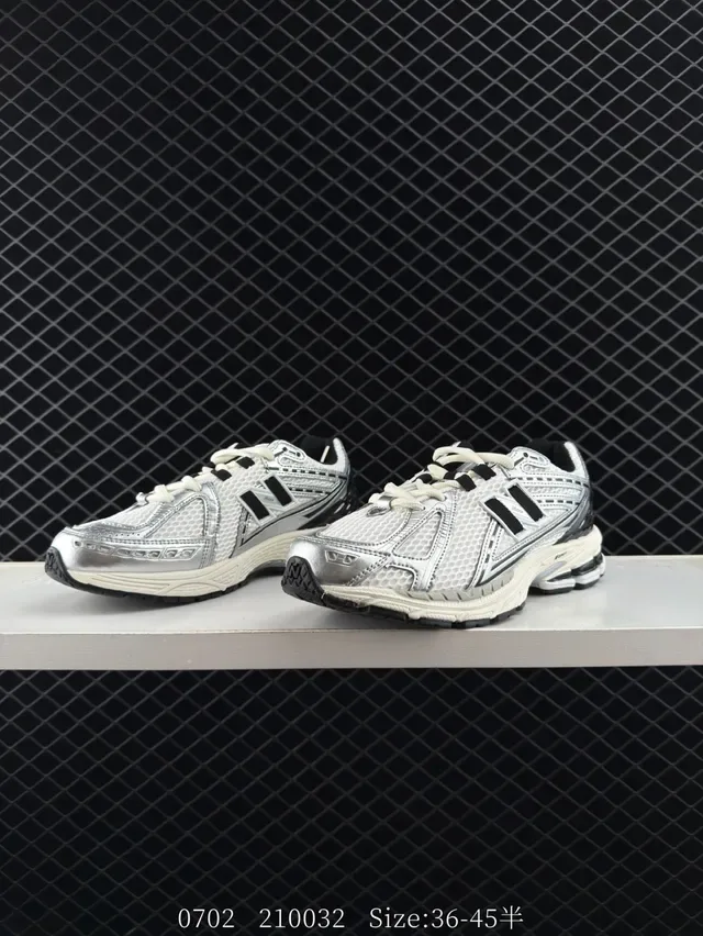 New Balance 9060 Blanc Noir Empeigne Mesh Superpositions Synthétiques En Couches Sneakers Lifestyle 3