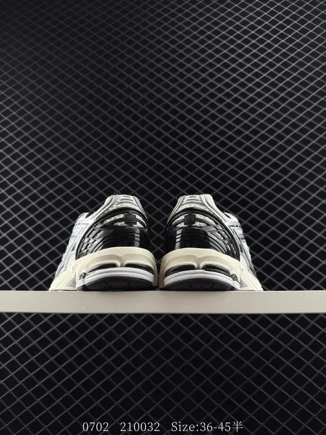 New Balance 9060 Blanc Noir Empeigne Mesh Superpositions Synthétiques En Couches Sneakers Lifestyle 4