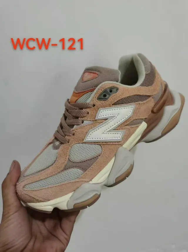 New Balance Beige et Gris Semelle stratifiée Tige mixtes en daim et maille Sneakers chunky 2