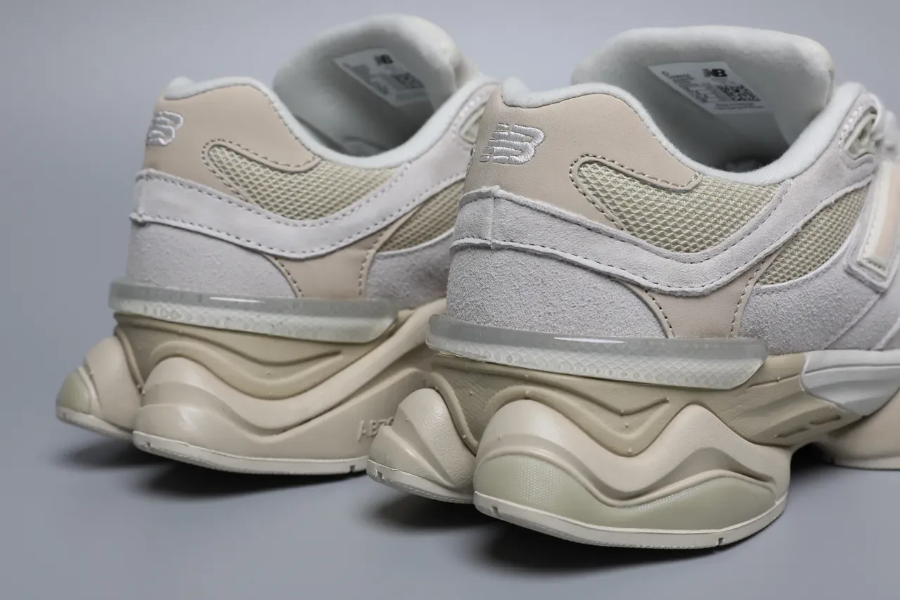 New Balance Bege Branco Tênis Lifestyle Chunky Sculpted Midsole Malha E Suede Superior 2