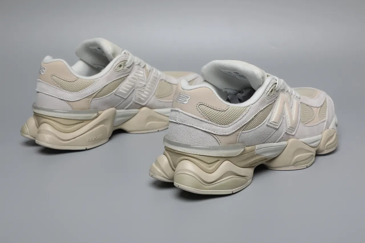 New Balance Bege Branco Tênis Lifestyle Chunky Sculpted Midsole Malha E Suede Superior 3
