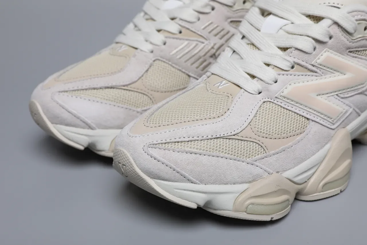 New Balance Bege Branco Tênis Lifestyle Chunky Sculpted Midsole Malha E Suede Superior 4