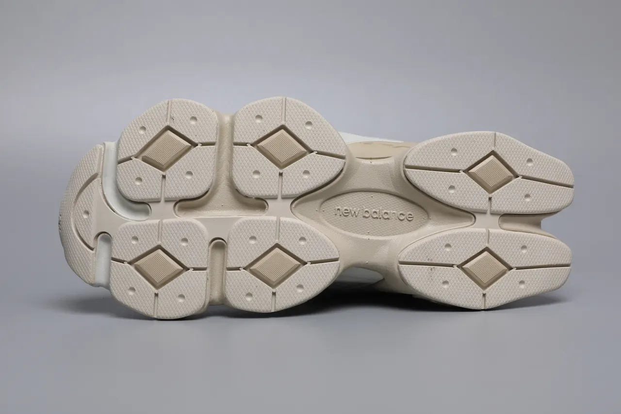 New Balance Bege Branco Tênis Lifestyle Chunky Sculpted Midsole Malha E Suede Superior 6