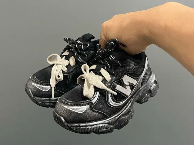 New Balance حذاء رياضي أسود رمادي كعب أسود رمادي طبقات علوية حذاء سميك 4
