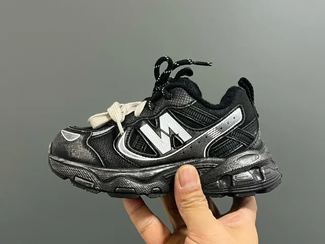 New Balance حذاء رياضي أسود رمادي كعب أسود رمادي طبقات علوية حذاء سميك 5